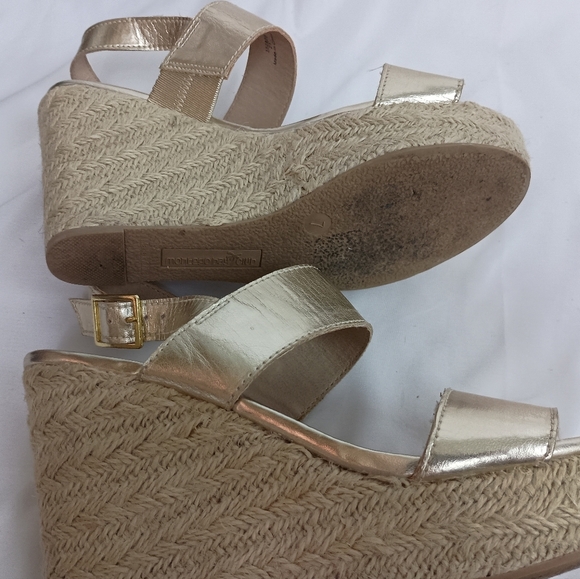 2/$30 MONTEGO BAY CLUB Gold Metallic Women's‎ Sandals (#15) - Picture 3 of 5